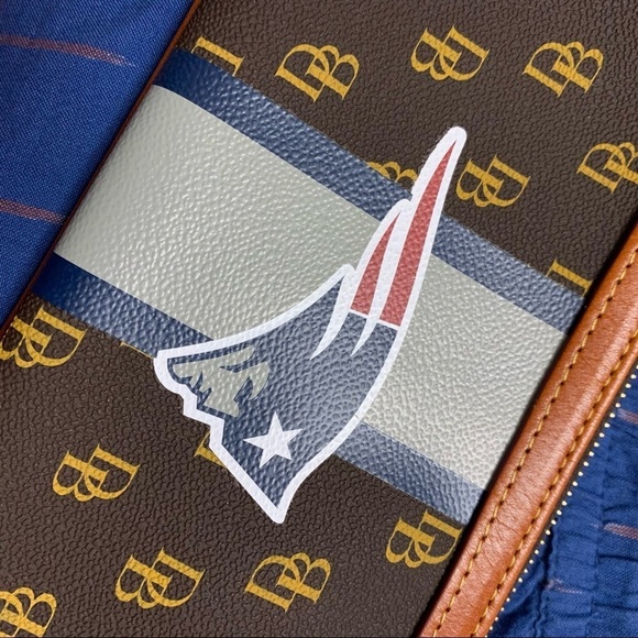 NEW Dooney & Bourke New England Patriots NFL Wrist Pouch DB Brady Logo Rare $108 - Picture 7 of 10